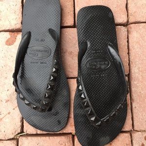 havaianas with studs